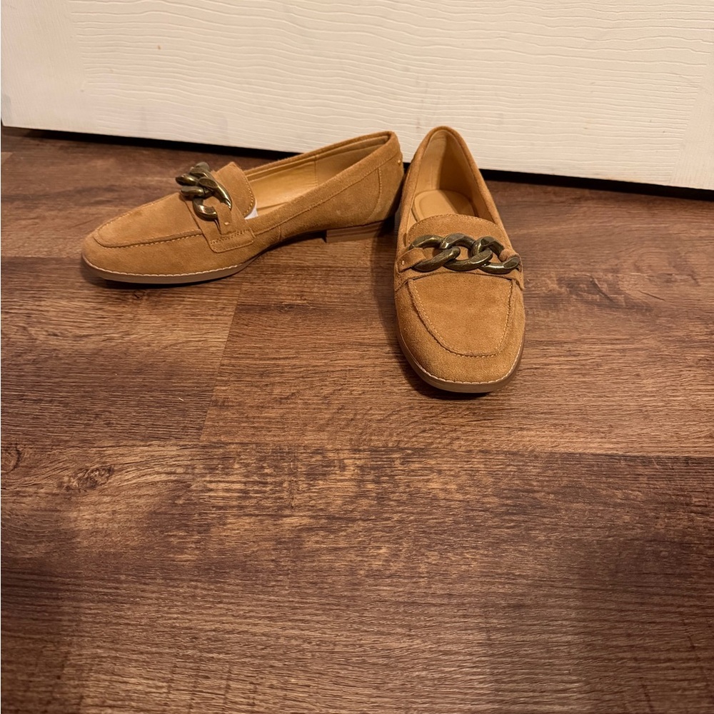 Crown Vintage Brown Loafers with Chain Accent